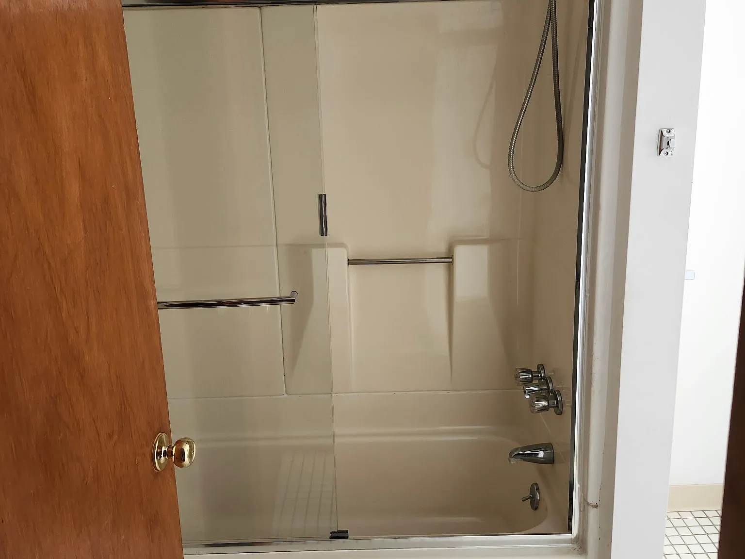 2 bed, $750 — Photo 3