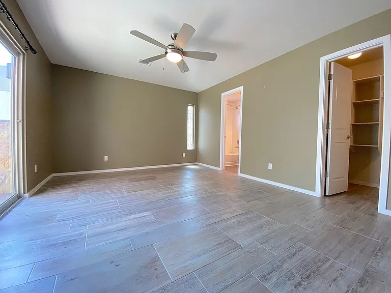 4004 Camelot Hts #B — Photo 14