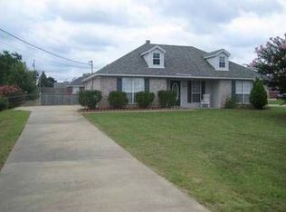 147 Meadowview Dr, Elmore, AL 36025