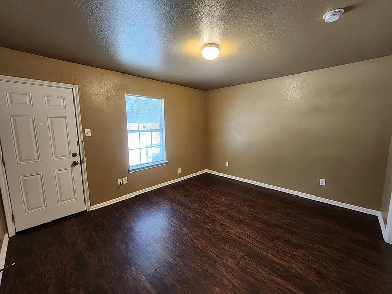 2917 Van Horn Ave — Photo 4