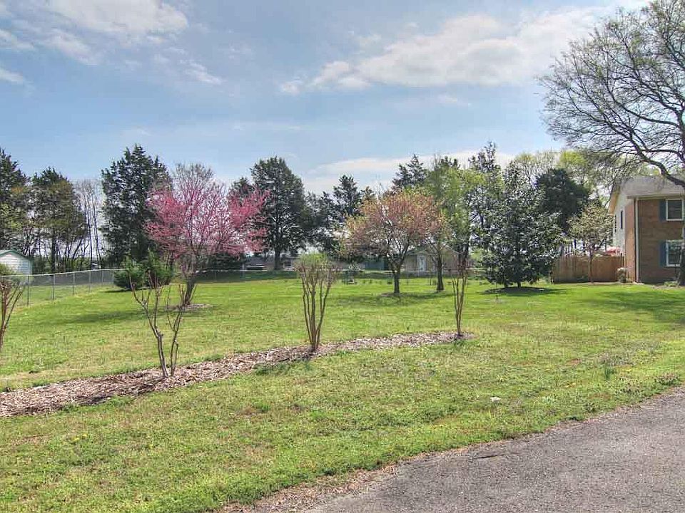 2nd image of 16 Summit Ct