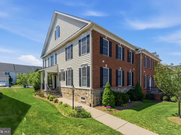 43233 Hattontown Woods Ter, Ashburn, VA 20148