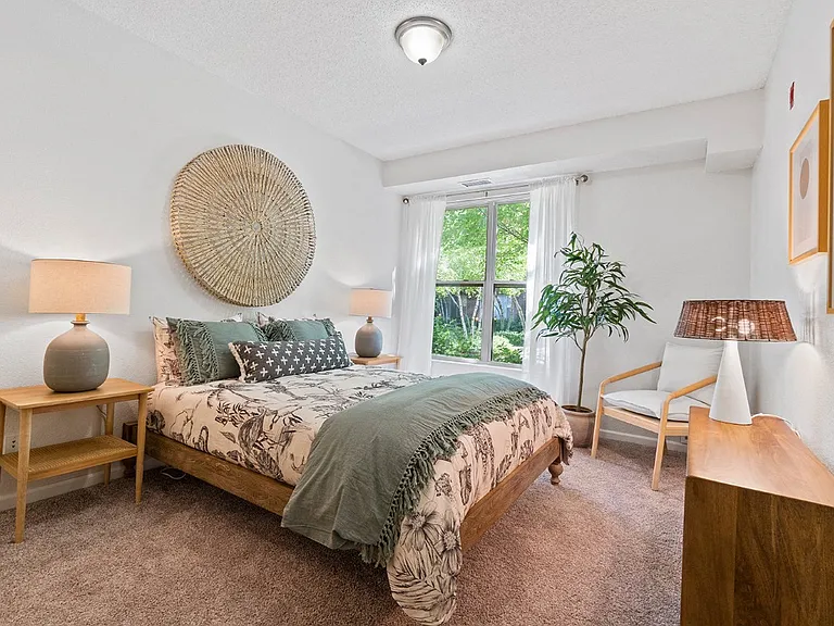 808 Berry Place — Photo 8
