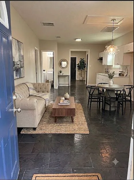 4 bed, 1500 sqft, $1,550 — Photo 2