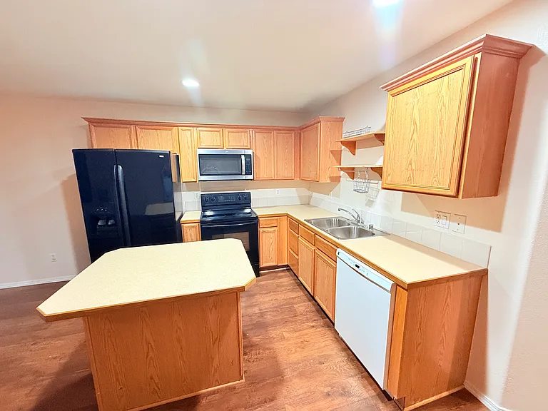 6018 NE 33rd Cir — Photo 12