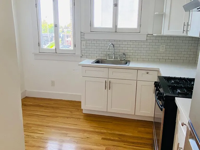 1672 S Harvard Blvd — Photo 12