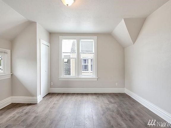3rd image of 614 S Ainsworth Ave Unit B