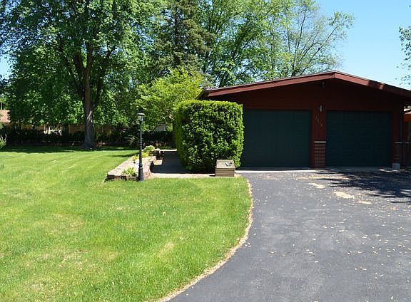 3rd image of 2516 Crystal Dr