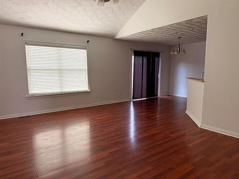 1304 Primrose Ct — Photo 7