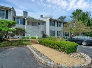66 Junco Ct, Three Bridges, NJ 08887