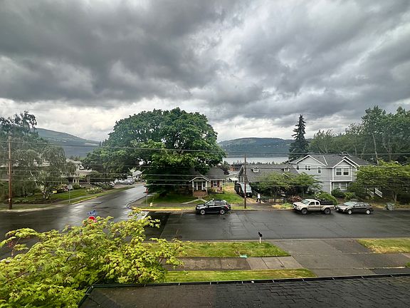 3rd image of 923 Cascade Ave