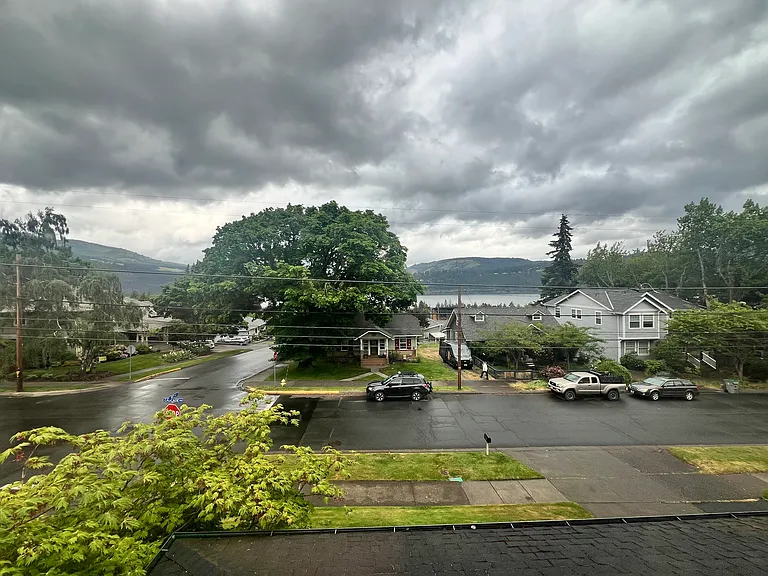 923 Cascade Ave — Photo 3