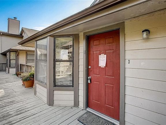 3rd image of 402 Fredericksburg St #11