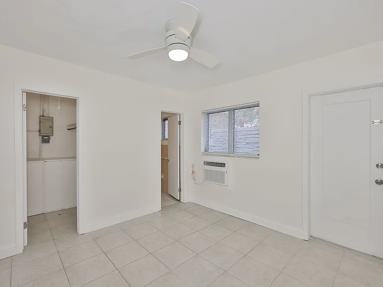 2035 Edgewater Dr #6 — Photo 15