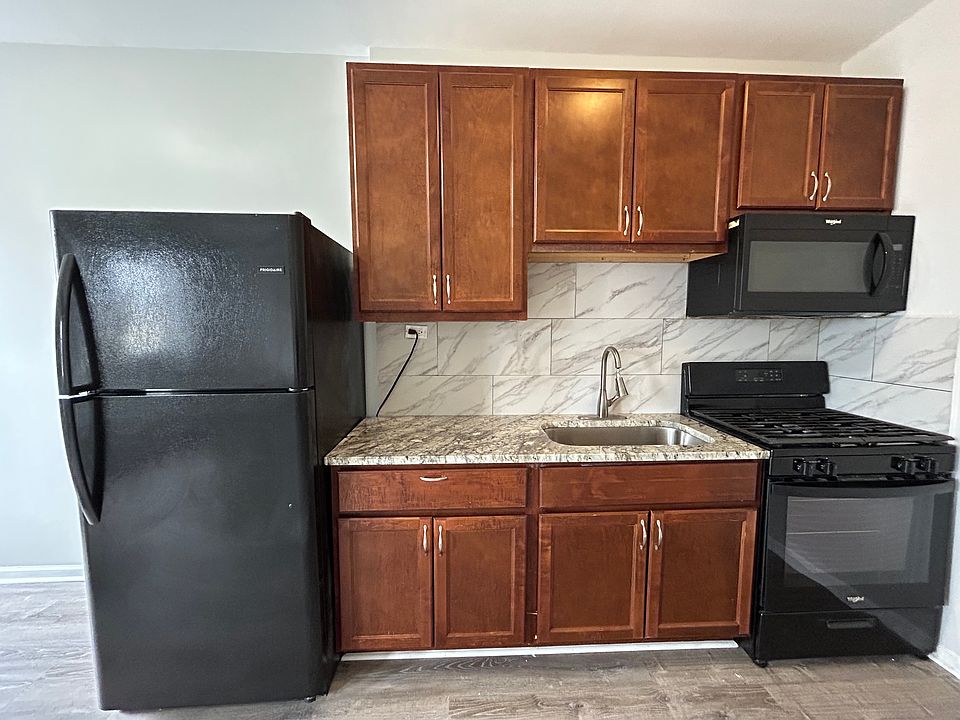 1st image of 2712 N Milwaukee Ave #215F
