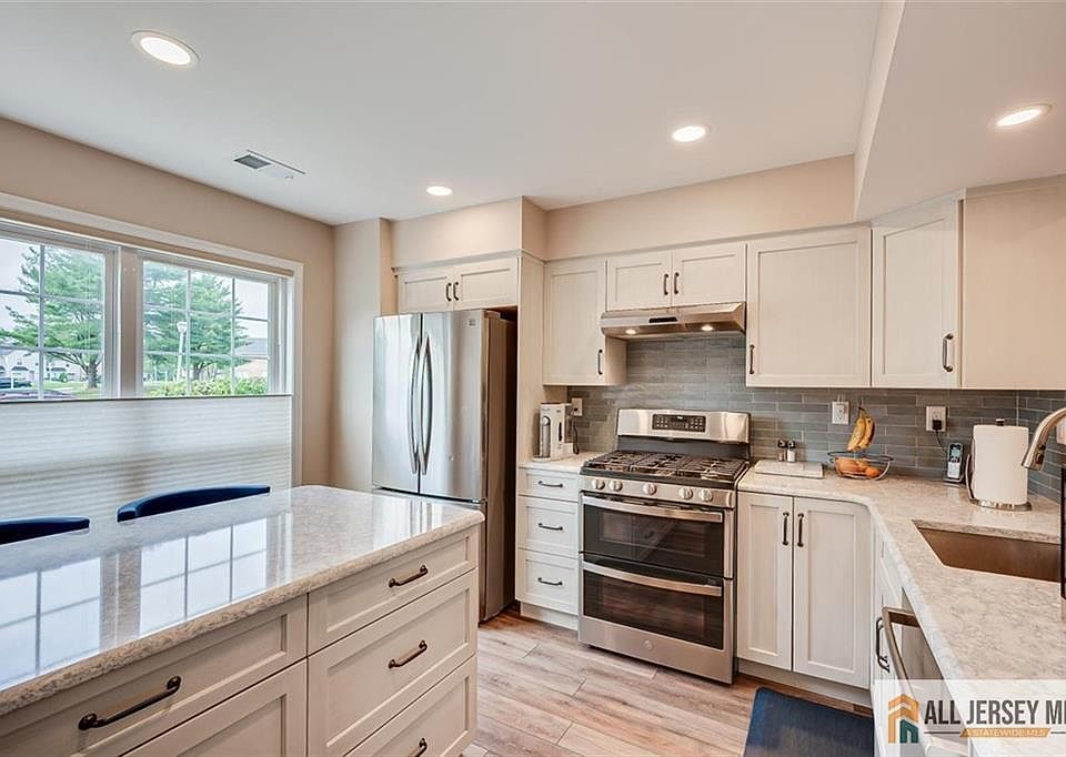 1st image of 254 Teasdale Pl