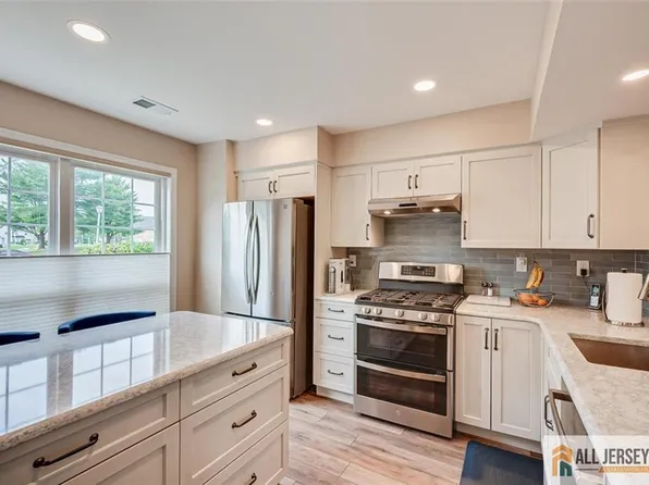 254 Teasdale Pl, Morganville, NJ 07751