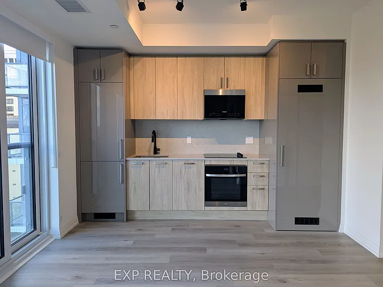 280 Dundas St W #814 — Photo 2