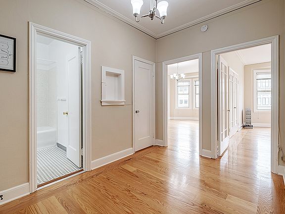 5th image of 3350 Octavia St APT 1
