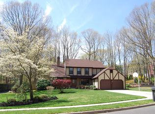 8 Fir Ln, Voorhees, NJ 08043