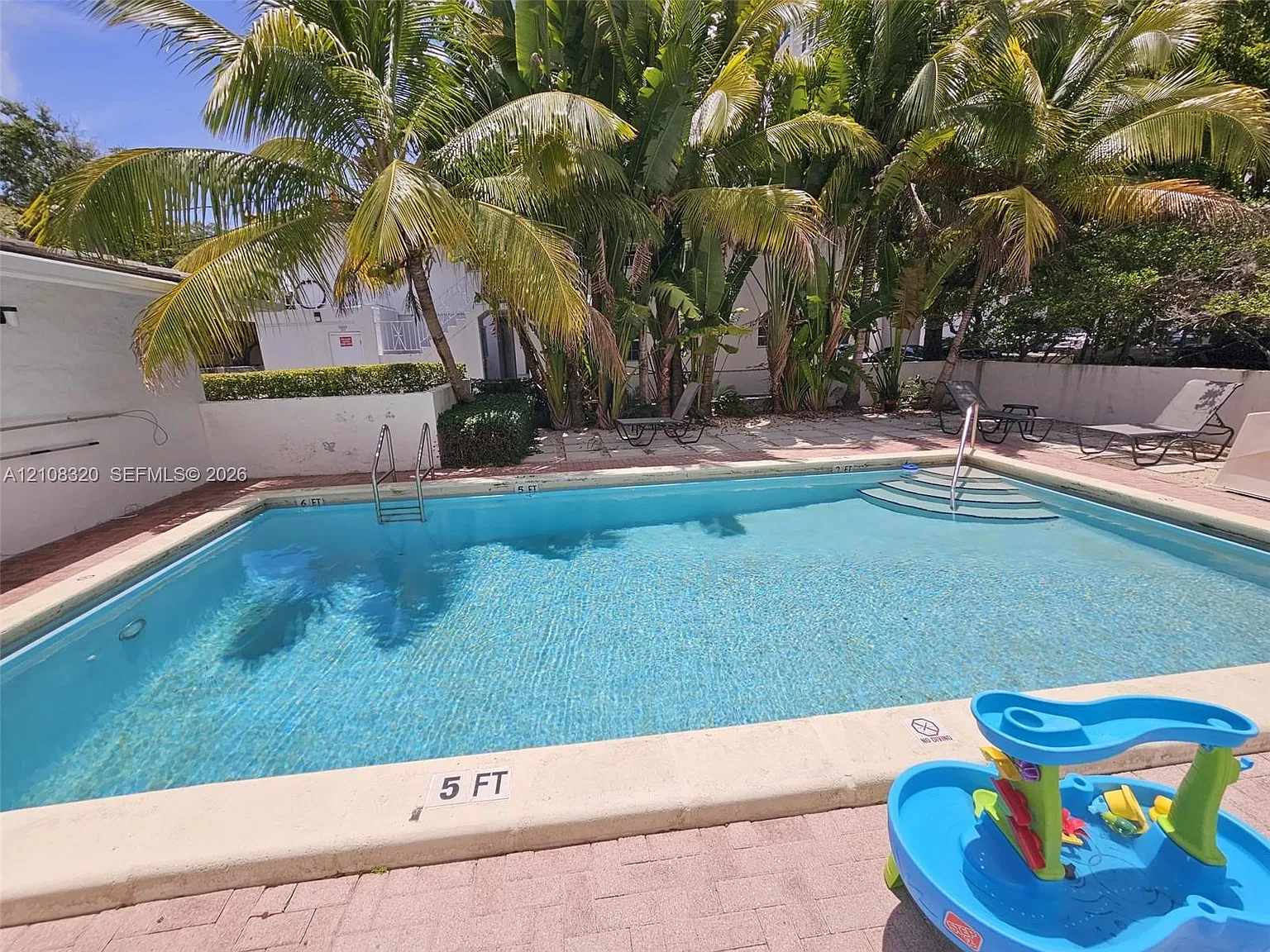 235 Antilla Condo — Photo 4