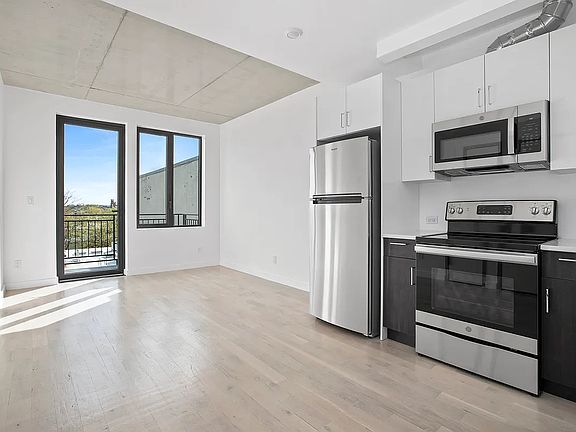 3rd image of 264 Pacific St APT 6C