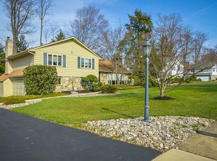 39 McFadden Dr, Huntingdon Valley, PA 19006