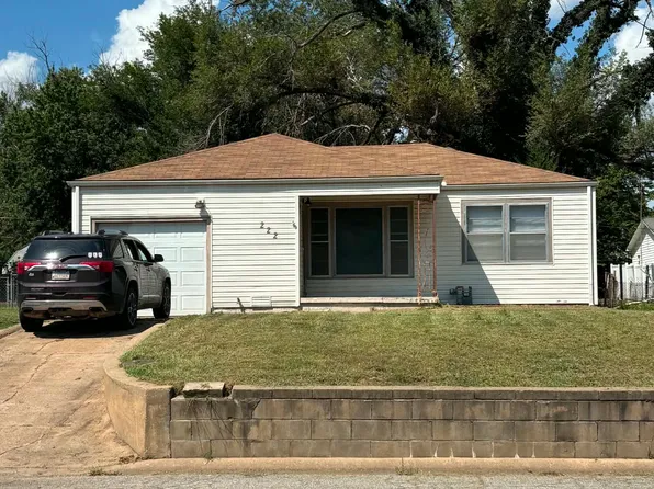 222 E Miller Ave, Mulvane, KS 67110