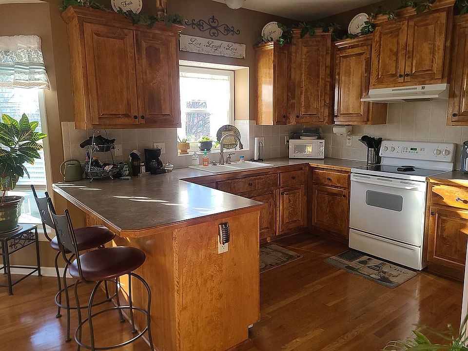 850 N Maple St, Gardner, KS 66030 | Zillow