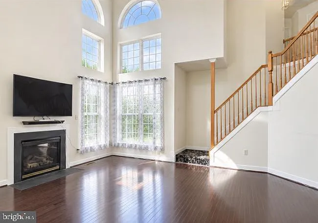 4 bed, 3.5 bath, 3364 sqft, $3,700 — Photo 2