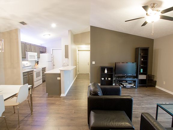 4th image of 12 Mallard Glen Dr