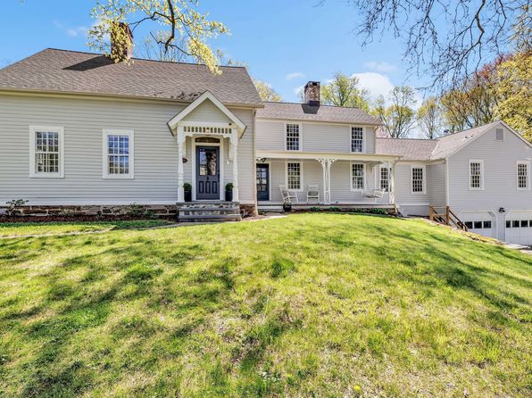 385 Brookside Dr, Fairfield, CT 06824