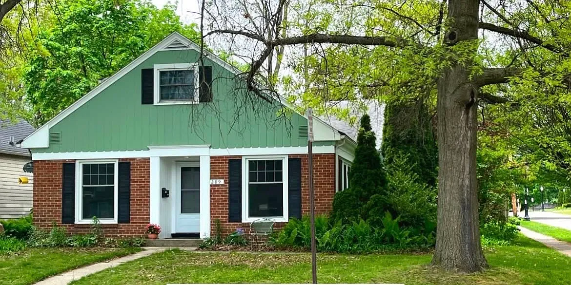3 bed, $1,800 — Photo 1