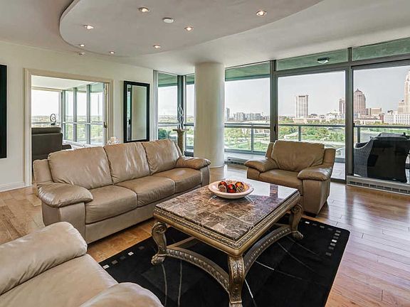 5th image of 1 Miranova Pl APT 1125