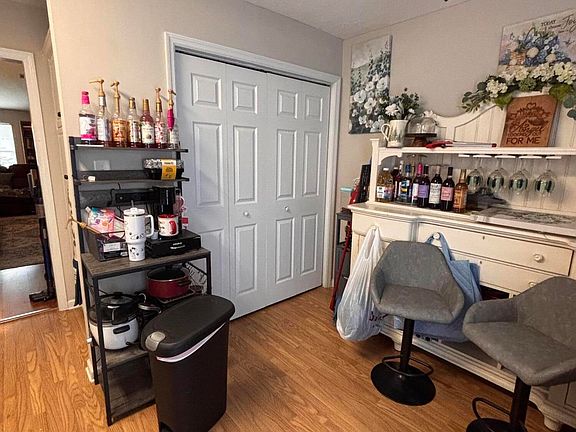 4th image of 404 Newhaven Court