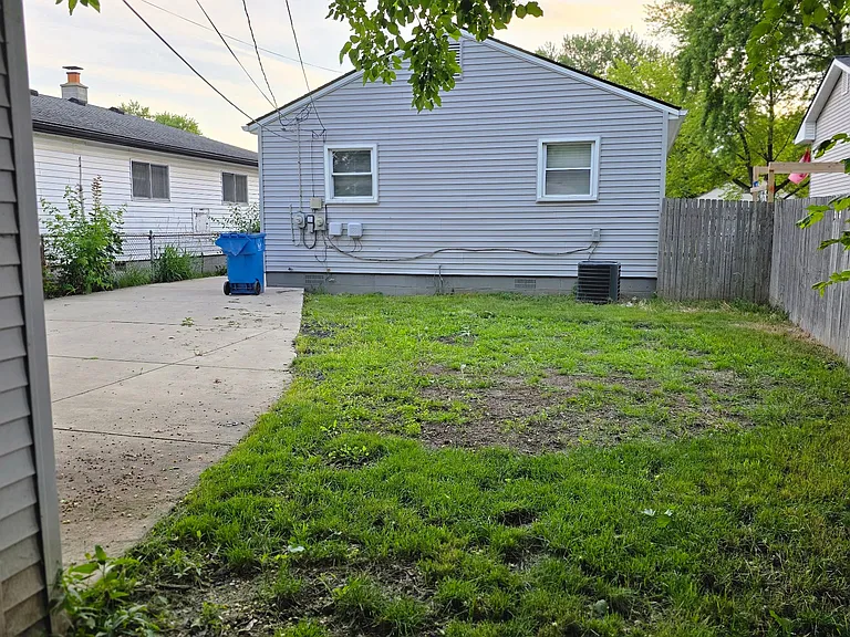 4653 Raymond Ave — Photo 18