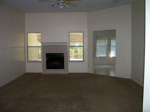 3rd image of 834 Valleybrooke Dr