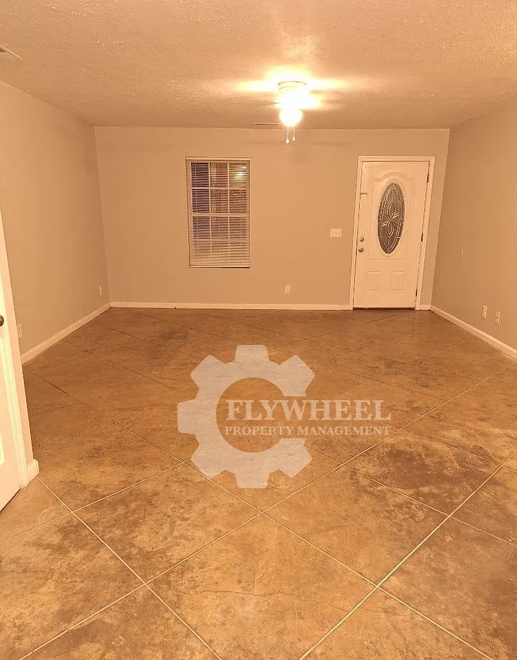 1507/2063 Leota Street - 1 — Photo 3