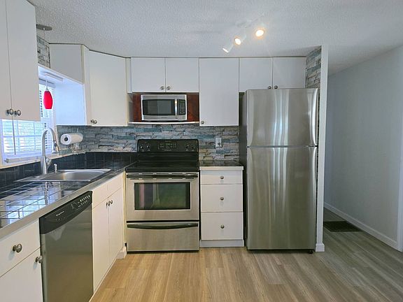 4th image of 154 4th St E