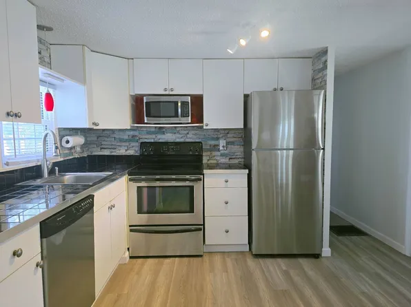 154 4th St E, Nokomis, FL 34275