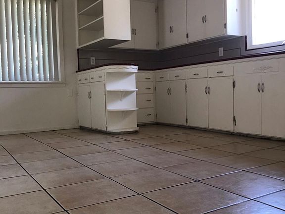 4th image of 320 4th St APT A