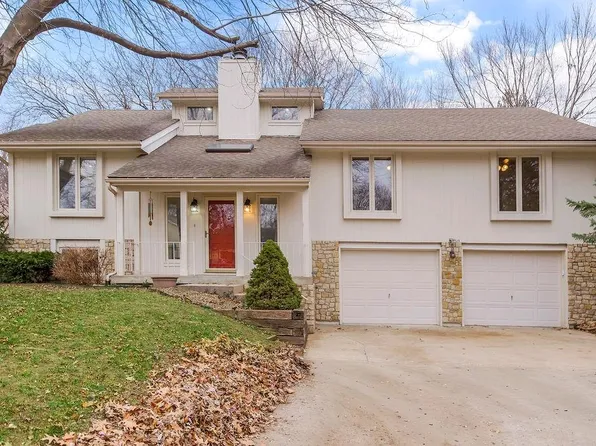 465 NW Hampshire Ct, Blue Springs, MO 64014