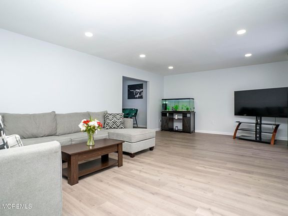 3rd image of 29 Maple Street