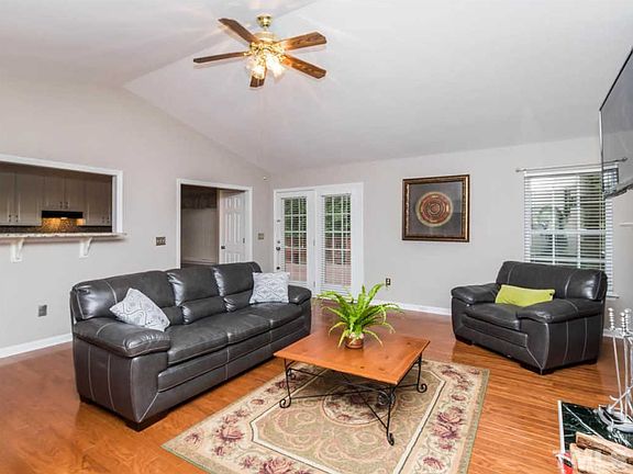 3rd image of 107 Sierra Ct