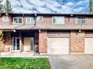 2323 S Oakmoor Dr SW #4, Calgary, AB T2V 4T2