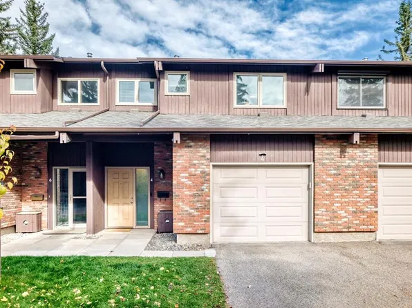 2323 S Oakmoor Dr SW #4, Calgary, AB T2V 4T2