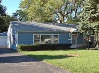 221 E Hawthorne Blvd, Mundelein, IL