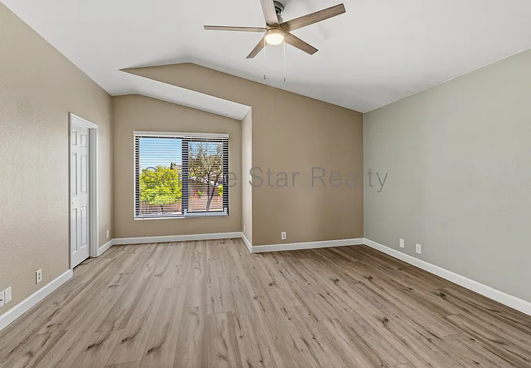 2104 E Behrend Dr — Photo 21