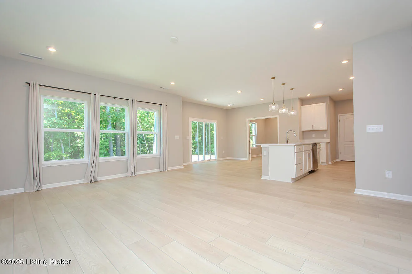 5 bed, 3.0 bath, 2829 sqft, $3,400 — Photo 4