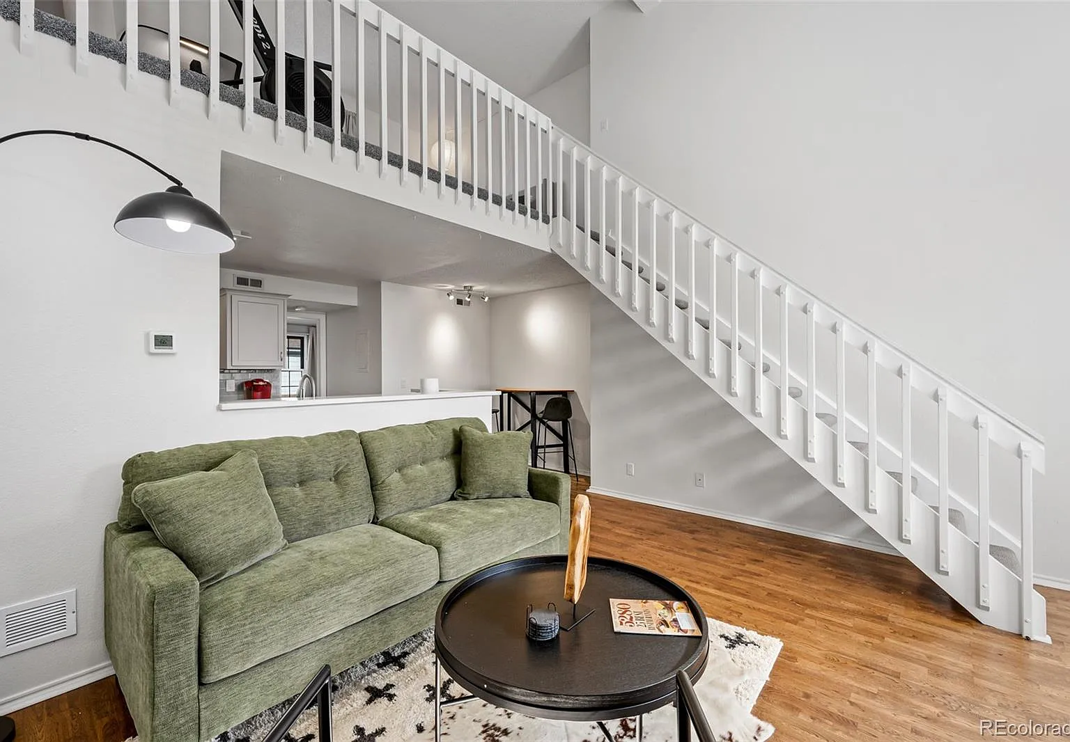 1 bed, 1.0 bath, 879 sqft, $3,100 — Photo 3